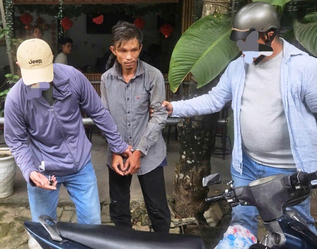 Đà Nẵng: Người đàn ông có 2 tiền án lại đi cướp giật điện thoại giữa phố- Ảnh 1.