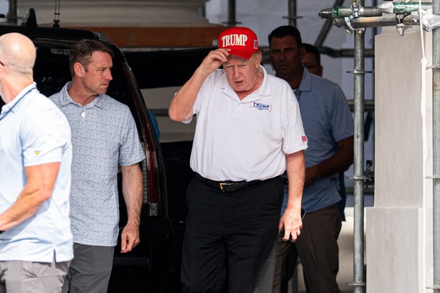 Bị thắc mắc về sức khỏe, ông Trump nói nữ nhà báo 'sẽ trả giá' - Ảnh 1.