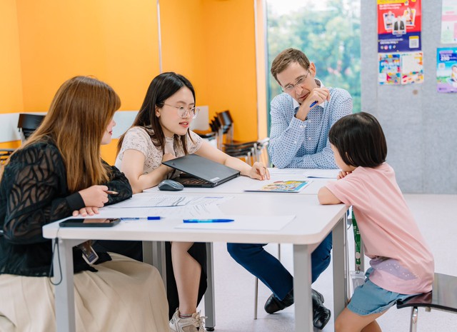 Nhiều suất học bổng tiếng Anh từ ch&iacute;nh phủ cho học sinh, gi&aacute;o vi&ecirc;n Việt Nam - Ảnh 1.