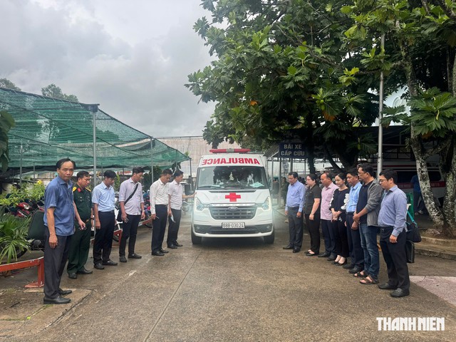Tiễn 15 nạn nhân vụ lật ca nô rời đảo Phú Quốc - Ảnh 1.