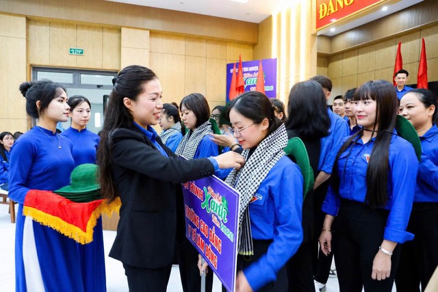 Hơn 1.200 ‘chiến sĩ’ ra quân chiến dịch tình nguyện mùa hè xanh ở Lâm Đồng - Ảnh 2.