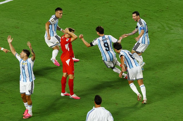 Messi ngợi ca: ‘Tôi rất hạnh phúc vì Alvarez và Lautaro đều ghi bàn, Argentina rất cần họ’- Ảnh 1.