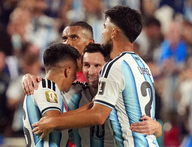 Messi ngợi ca: ‘Tôi rất hạnh phúc vì Alvarez và Lautaro đều ghi bàn, Argentina rất cần họ’- Ảnh 2.