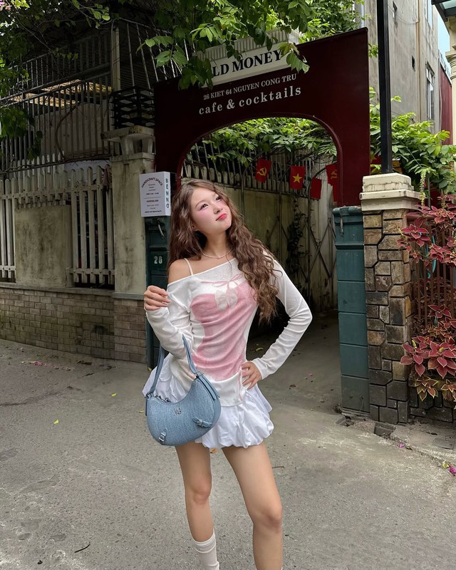 Diện áo tay dài mỏng nhẹ che nắng ngày hè- Ảnh 5.