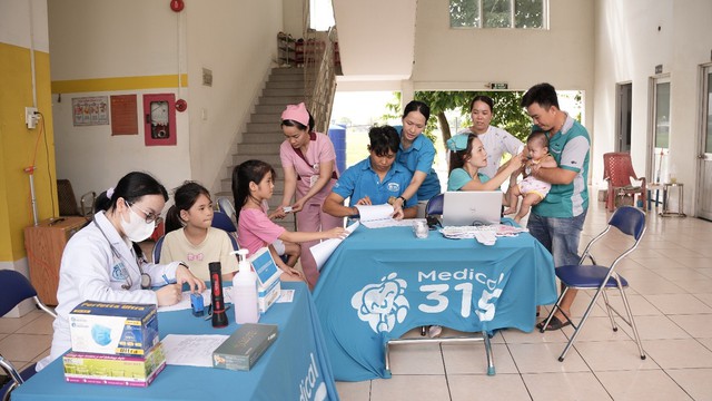 B&eacute; vui h&egrave; c&ugrave;ng Hệ thống Y tế 315- Ảnh 1.