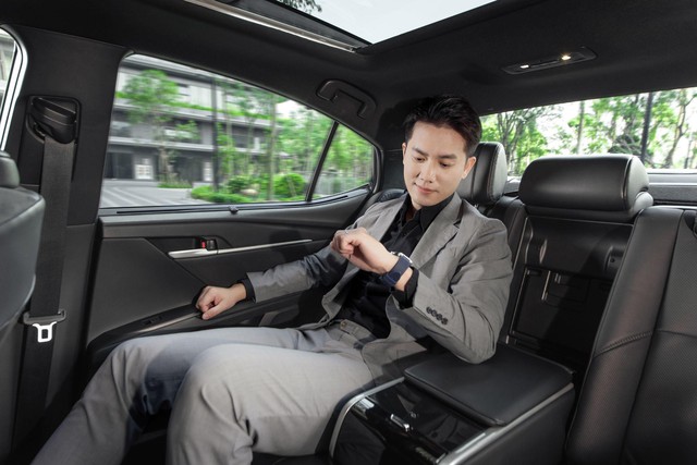 Toyota Camry HEV: Đẳng cấp doanh nh&acirc;n, sẵn s&agrave;ng cho xu hướng nhi&ecirc;n liệu xanh - Ảnh 2.