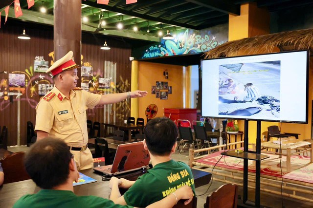 Quán nhậu TP.HCM ký cam kết không bán rượu bia cho khách lái xe đến quán - Ảnh 1.