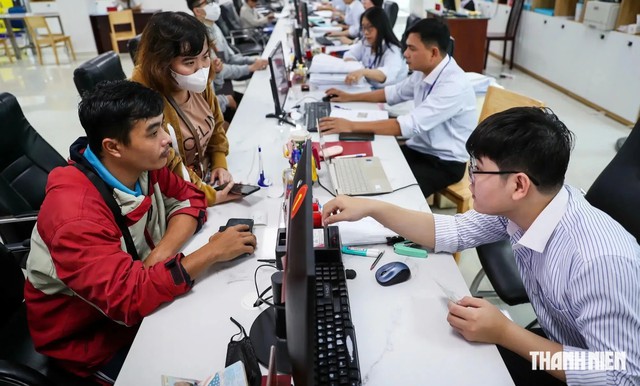 Quy định mới về tuyển dụng, chế độ và kinh doanh bên ngoài của viên chức - Ảnh 1.