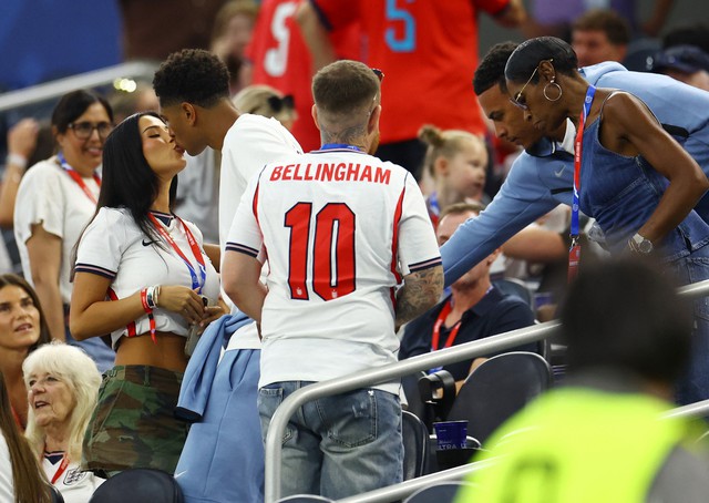 Mẹ Bellingham gi&uacute;p con trai tho&aacute;t được &aacute;n phạt bị cấm trận b&aacute;n kết Anh - Argentina- Ảnh 1.