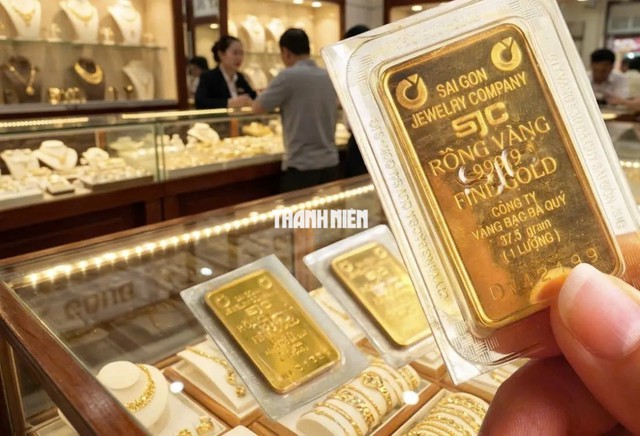 Gi&aacute; v&agrave;ng h&ocirc;m nay 13.7.2026: Quay đầu giảm mạnh - Ảnh 1.