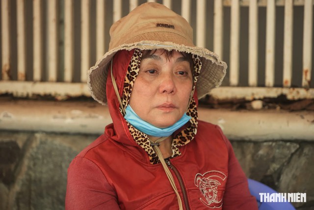 H&agrave;ng t&uacute;i ni l&ocirc;ng vỉa h&egrave; Bệnh viện H&ugrave;ng Vương, phận ngh&egrave;o vơi x&oacute;t xa - Ảnh 3.