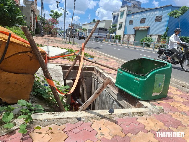 Hố ga kh&ocirc;ng c&oacute; nắp đậy, g&acirc;y nguy hiểm- Ảnh 1.