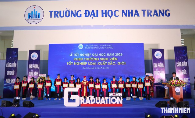 Nữ thủ khoa: 'Một nửa tấm bằng này là của ngoại' - Ảnh 3.