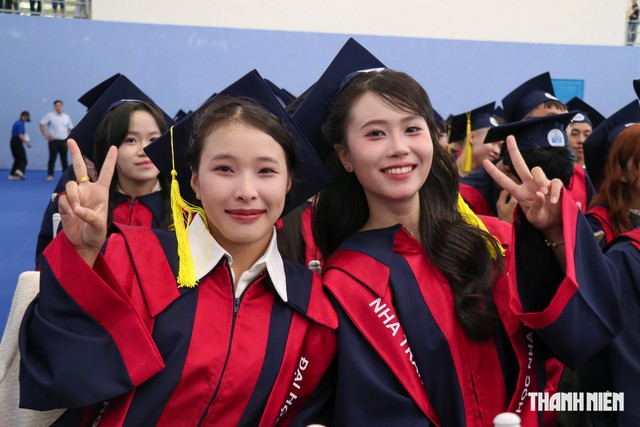 Nữ thủ khoa: 'Một nửa tấm bằng này là của ngoại' - Ảnh 4.