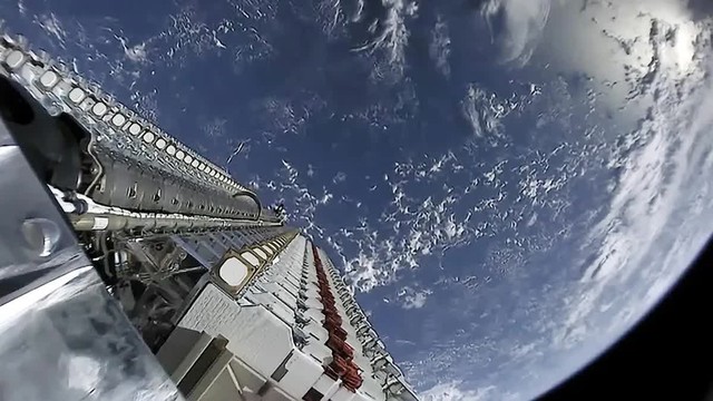 Điều thế giới lo ngại khi vệ tinh Starlink 'rụng' ngày càng nhiều - Ảnh 1.