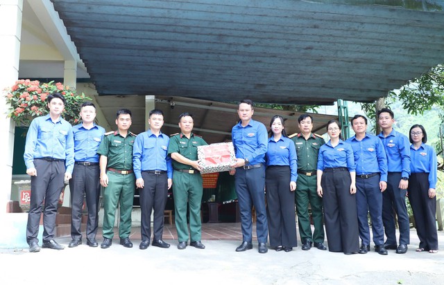 Tri ân những Anh hùng liệt sĩ 'Sống bám đá đánh giặc, chết hóa đá bất tử' - Ảnh 2.