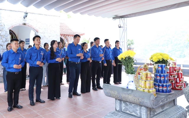 Tưởng nhớ những anh hùng liệt sĩ 'Sống bám đá đánh giặc, chết hóa đá bất tử' - Ảnh 2.