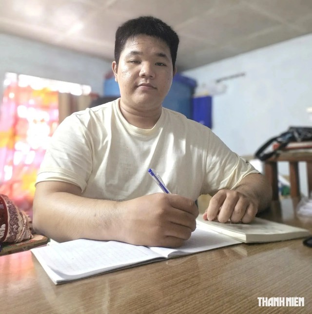 Hạnh phúc khi hai anh em đều được đến trường - Ảnh 1.