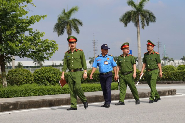 Giải thể Đồn c&ocirc;ng an Khu c&ocirc;ng nghiệp B&aacute; Thiện sau 18 năm hoạt động- Ảnh 1.