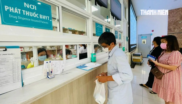 Yêu cầu chấn chỉnh tình trạng người bệnh BHYT phải tự mua thuốc, thiết bị y tế - Ảnh 1.