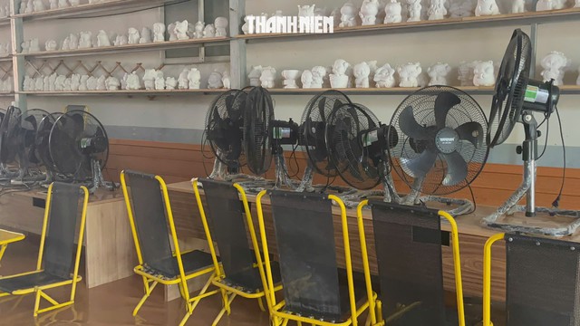 Nhiều hộ dân ở Phú Quốc khổ sở vì mưa gây ngập nhà - Ảnh 5.