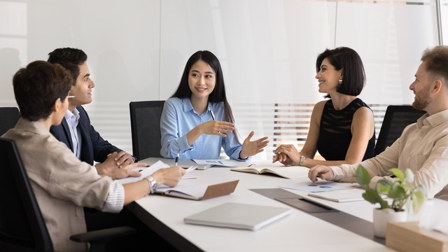 Quốc tế hóa và bài toán chuẩn bị đội ngũ lãnh đạo- Ảnh 1.