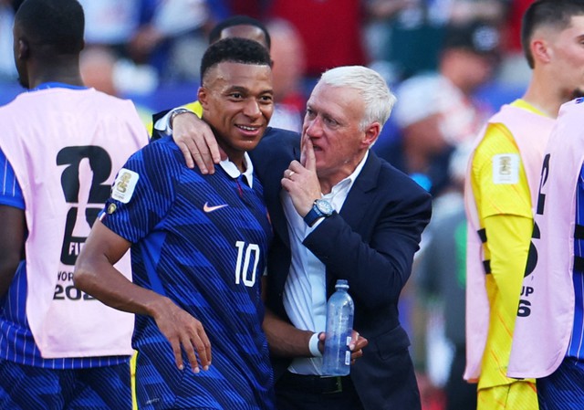 HLV Deschamps c&oacute; cơ hội bước v&agrave;o h&agrave;ng ngũ HLV vĩ đại nhất lịch sử World Cup: Nếu Ph&aacute;p lại v&ocirc; địch- Ảnh 3.