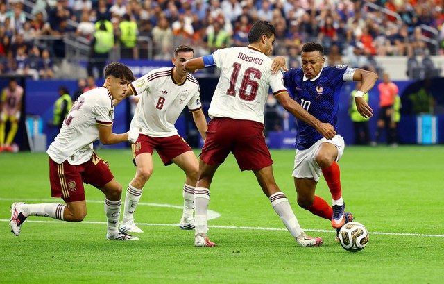 Kết quả b&aacute;n kết World Cup 2026: T&acirc;y Ban Nha dạy Ph&aacute;p b&agrave;i học về tư duy chơi b&oacute;ng- Ảnh 2.