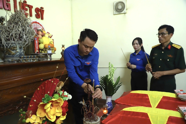 Tưởng nhớ những anh hùng liệt sĩ 'Sống bám đá đánh giặc, chết hóa đá bất tử' - Ảnh 4.