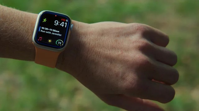 Vì sao Apple Watch bỗng xuất hiện viền xanh kì lạ? - Ảnh 1.