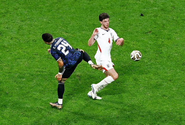 M&agrave;n ngược d&ograve;ng kỳ vĩ của Argentina, Messi khiến đội tuyển Anh sụp đổ- Ảnh 2.