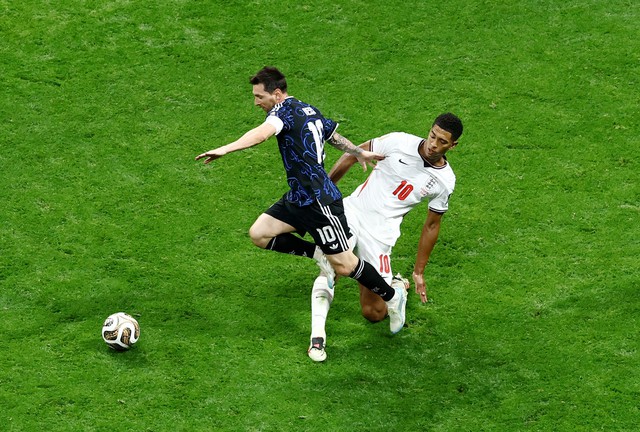 M&agrave;n ngược d&ograve;ng kỳ vĩ của Argentina, Messi khiến đội tuyển Anh sụp đổ- Ảnh 3.