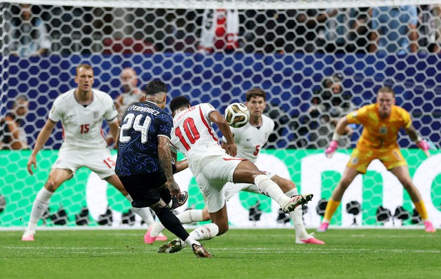 M&agrave;n ngược d&ograve;ng kỳ vĩ của Argentina, Messi khiến đội tuyển Anh sụp đổ- Ảnh 7.