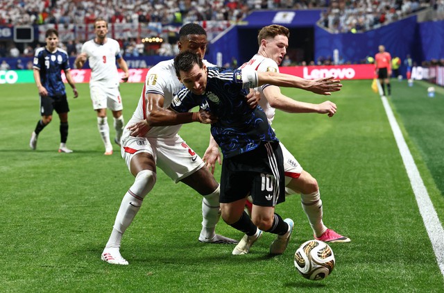 M&agrave;n ngược d&ograve;ng kỳ vĩ của Argentina, Messi khiến đội tuyển Anh sụp đổ- Ảnh 9.