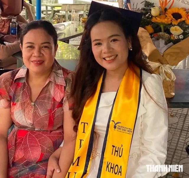 'Lội ngược dòng' khó tin: Nữ công nhân từng làm việc 14 tiếng/ngày trở thành thủ khoa- Ảnh 2.