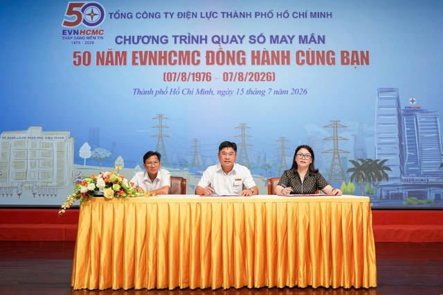 218 kh&aacute;ch h&agrave;ng tr&uacute;ng thưởng chương tr&igrave;nh '50 năm EVNHCMC đồng h&agrave;nh c&ugrave;ng bạn'- Ảnh 4.