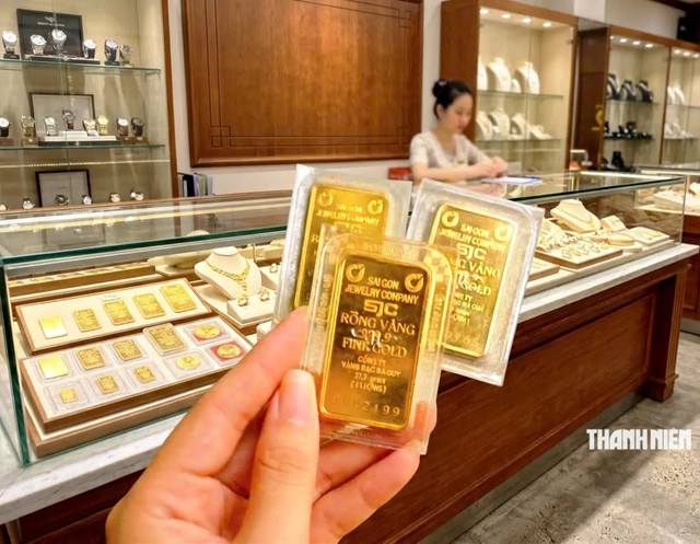 Giá vàng hôm nay 15.7.2026: Vàng miếng SJC 'đắt' hơn thế giới 19,5 triệu đồng/lượng - Ảnh 1.