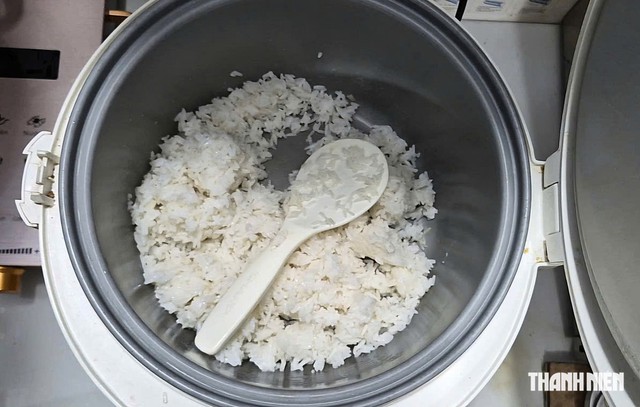 Cơm nguội có thực sự gây hại? Bác sĩ nói về nguy cơ ít người để ý - Ảnh 1.