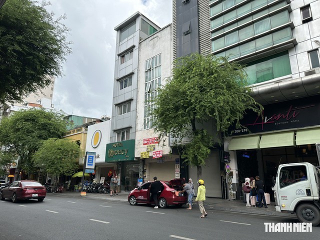 Cửa hàng kim cương đóng cửa, khách hàng bán lại ở đâu ? - Ảnh 2.