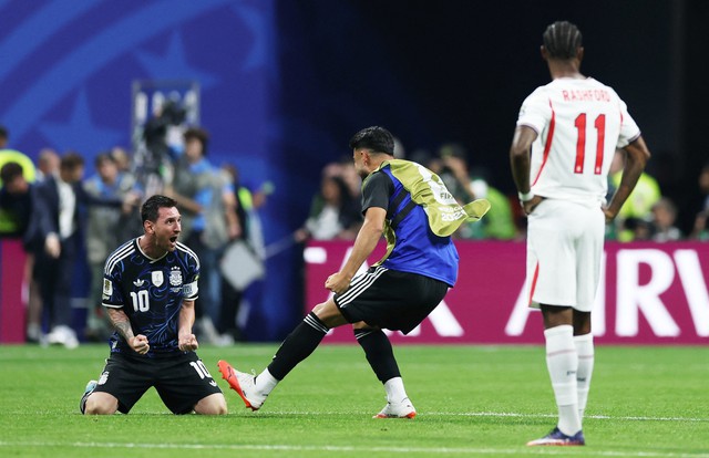 Messi ph&aacute; s&acirc;u kỷ lục kiến tạo gi&uacute;p Argentina ngoạn mục đ&aacute;nh bại Anh: Giới hạn n&agrave;o cho M10?- Ảnh 3.