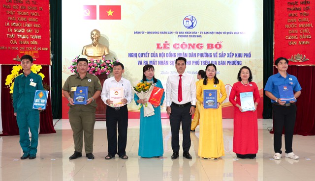 Trưởng thôn, trưởng khu phố ở TP.HCM nhận phụ cấp hơn 6,7 triệu đồng/tháng - Ảnh 1.