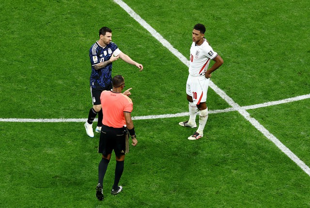 Bellingham hé lộ tranh cãi với Messi ở trận Anh thua ngược Argentina: 'Chẳng có gì to tát cả’- Ảnh 4.