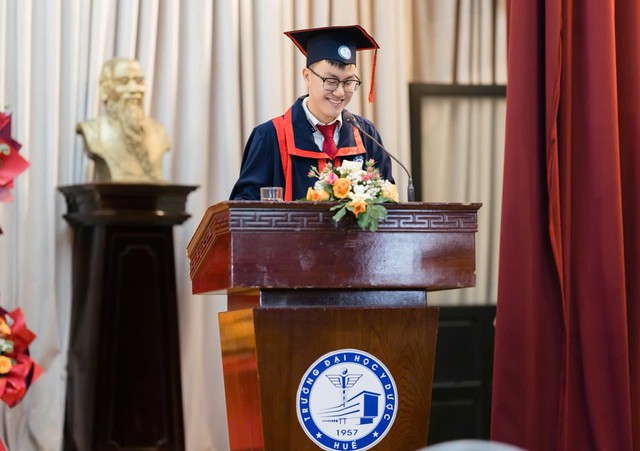 Chọn học y vì… gần nhà, 6 năm sau chàng trai tốt nghiệp thủ khoa toàn trường - Ảnh 3.