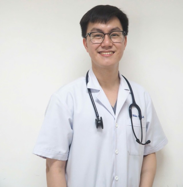 Chọn học y vì… gần nhà, 6 năm sau chàng trai tốt nghiệp thủ khoa toàn trường - Ảnh 2.