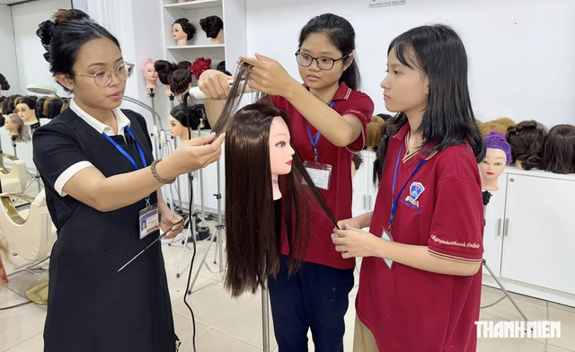 Ngành chăm sóc sắc đẹp thoát mác "học cho có nghề" - Ảnh 1.