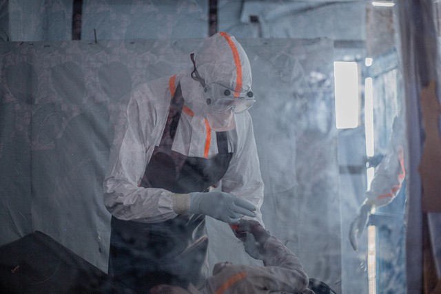 Dịch Ebola diễn biến phức tạp - Ảnh 1.