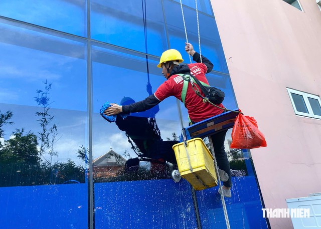 Nghề đặc biệt của những 'người nhện'- Ảnh 1.