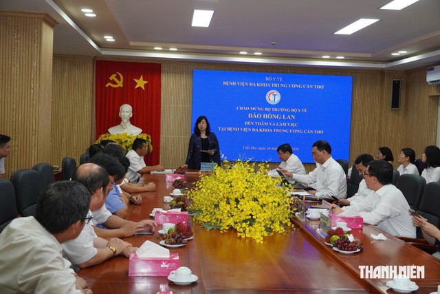 Bộ trưởng Đào Hồng Lan làm việc với Bệnh viện đa khoa Trung ương Cần Thơ- Ảnh 1.
