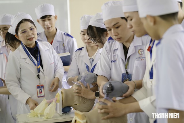 PGS-TS-BS Nguyễn Minh Phương chính thức nhận nhiệm vụ Hiệu trưởng Trường ĐH Y Dược Cần Thơ - Ảnh 4.