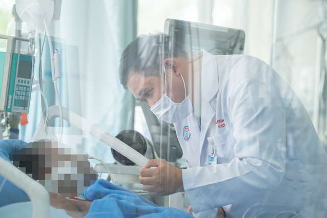 Nạn nhân người Ấn Độ bị lật ca nô ở Phú Quốc đã tỉnh, tự thở - Ảnh 2.